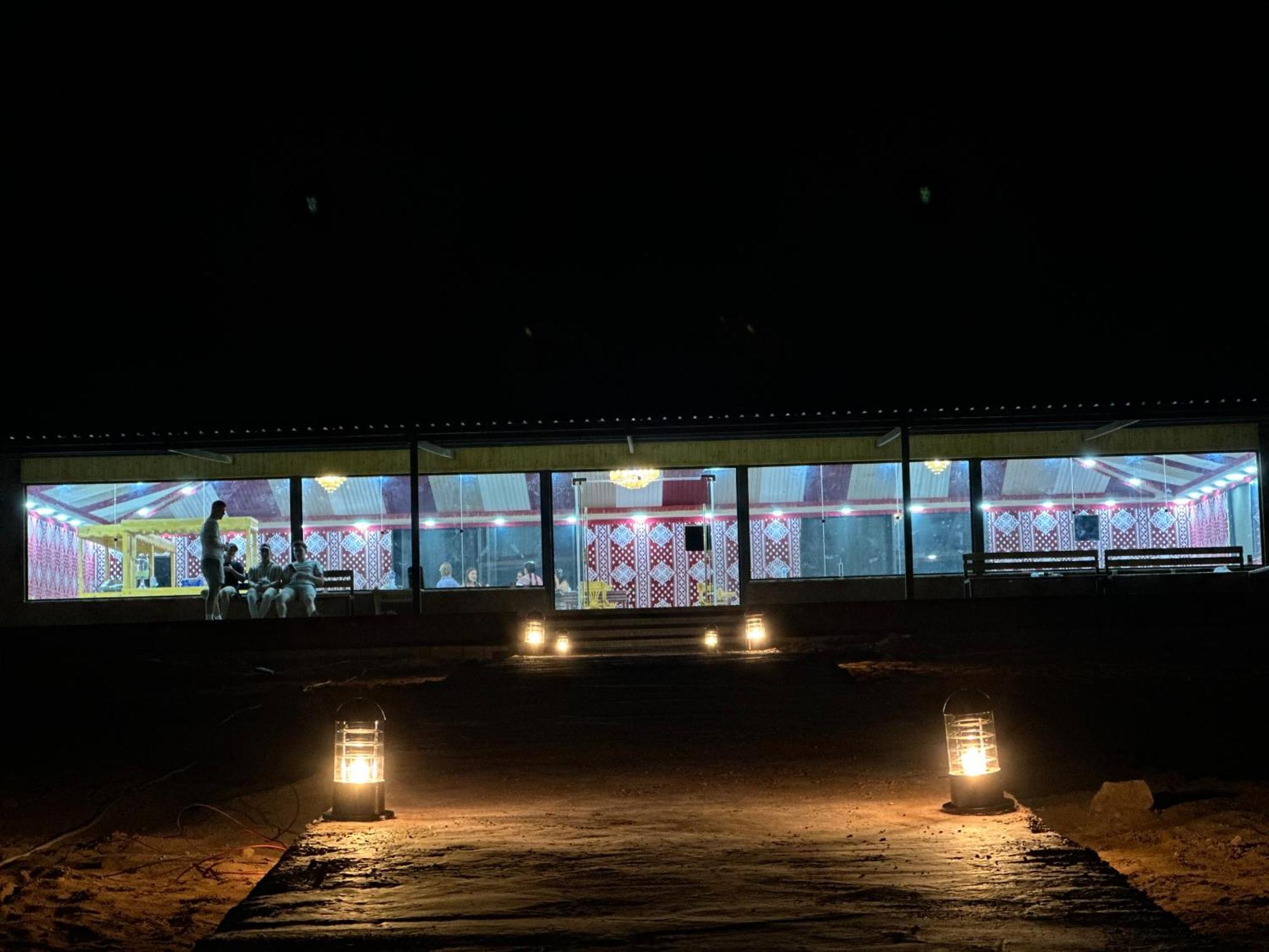 Wadi Rum Sunset Camp Ngoại thất bức ảnh