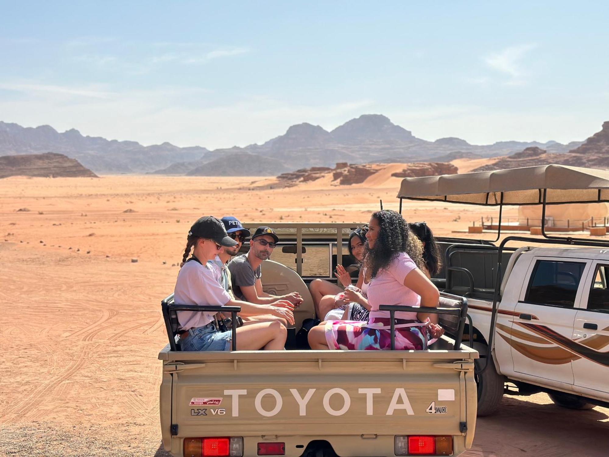 Wadi Rum Sunset Camp Ngoại thất bức ảnh